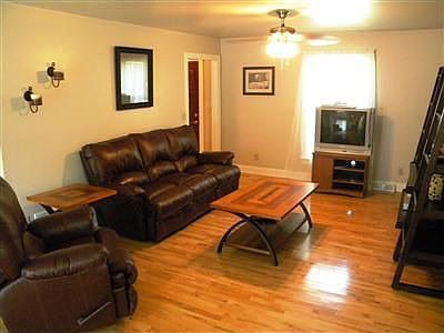 5th image of 2404 Vale Dr