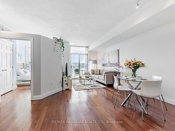 3rd image of 39 Parliament St #1102