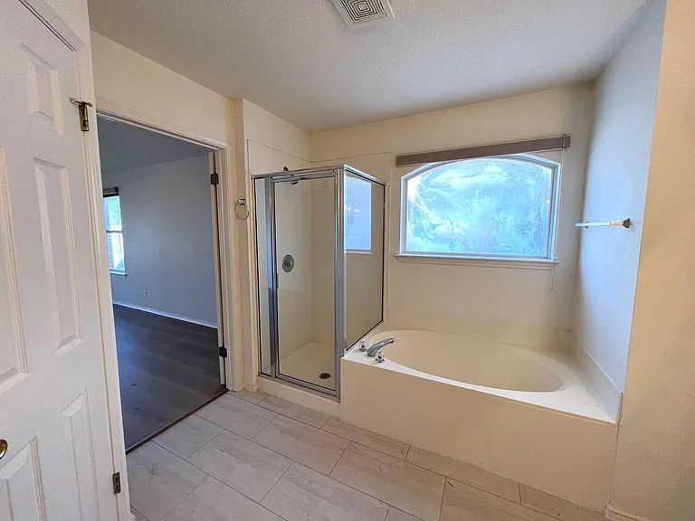 6708 Bancroft Woods Dr — Photo 17