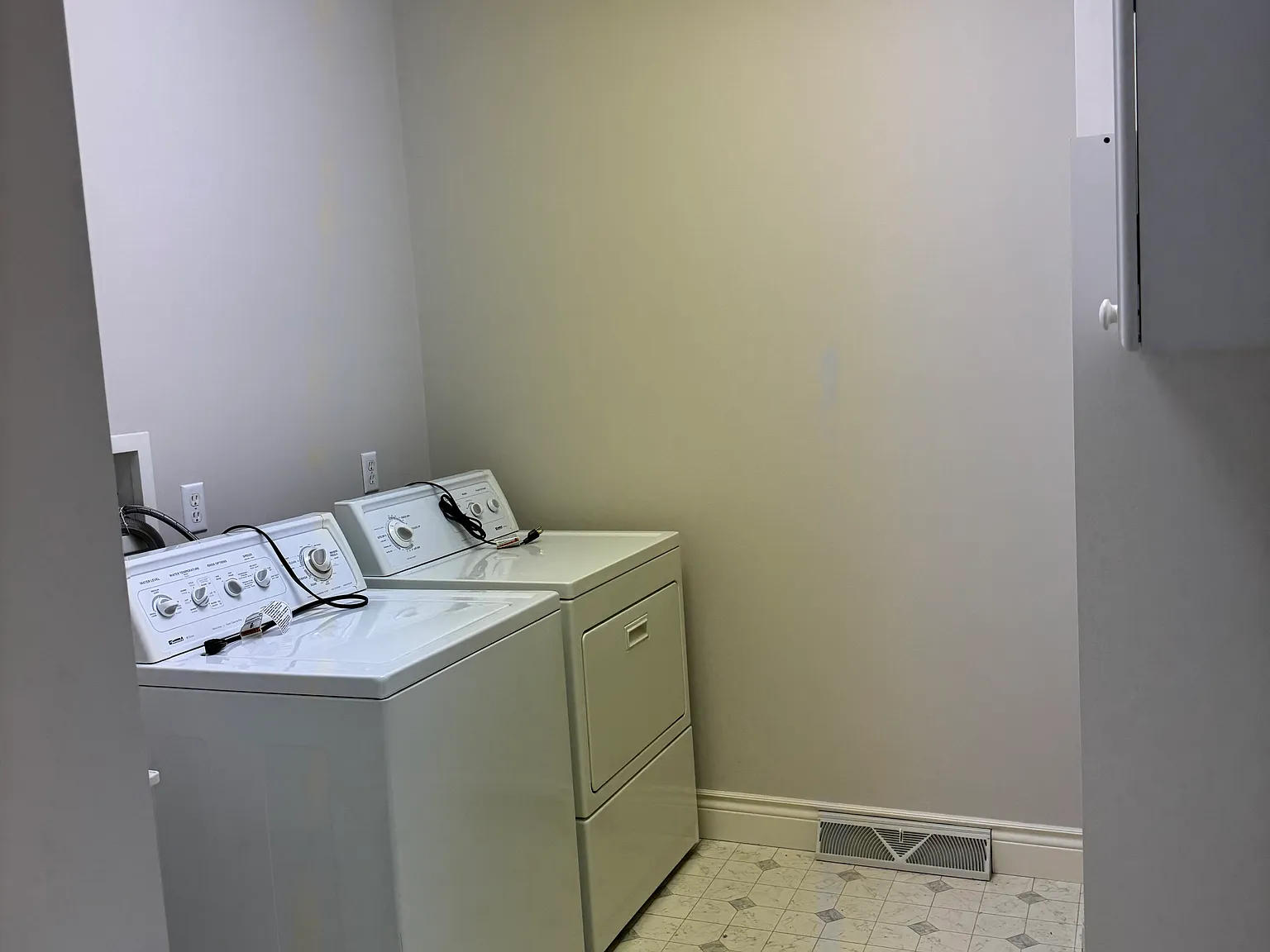 3 bed, 2048 sqft, $3,500 — Photo 4