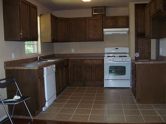 2nd image of 1813 Meyers Pl