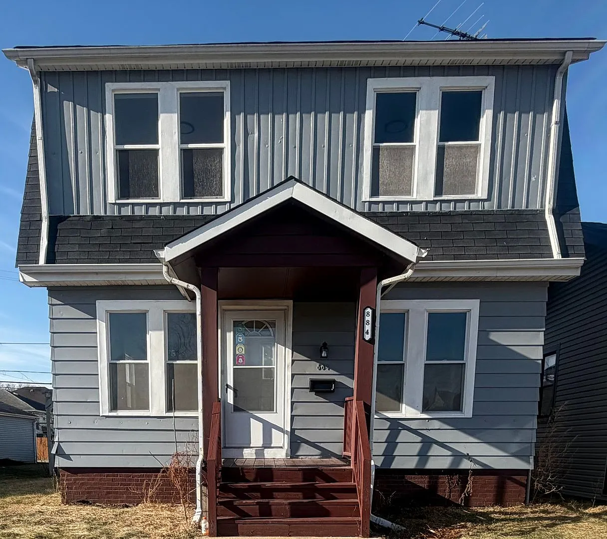 884 Wentworth Ave photo 1