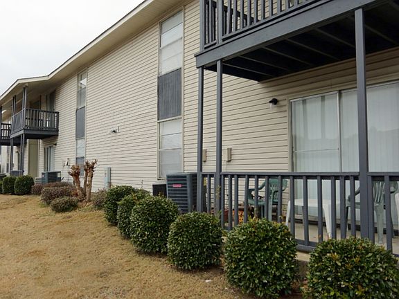 3rd image of 4700 Park Towne Way Unit 220