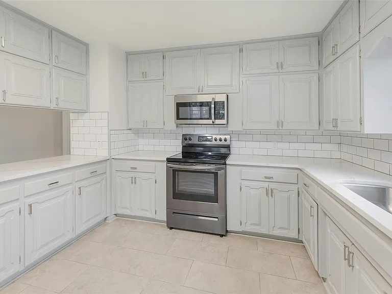 419 N Doak St — Photo 13