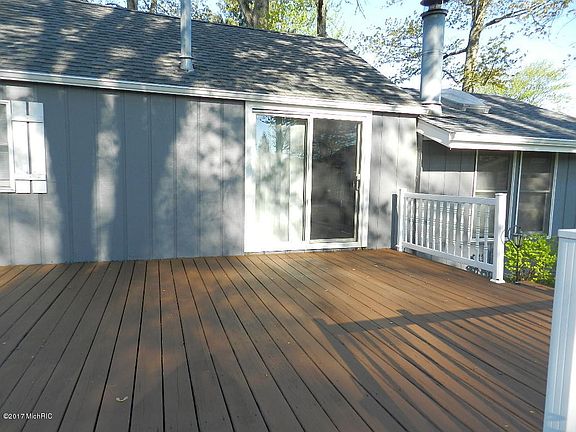 5th image of 62532 Gilmore Ave
