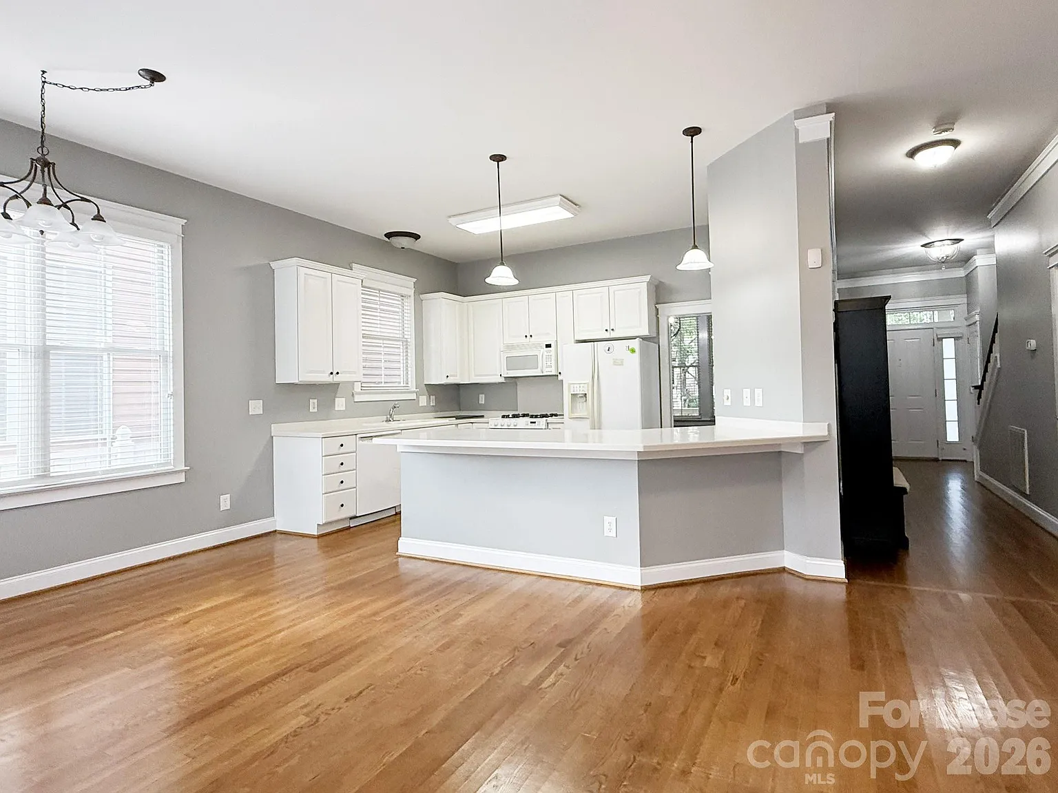 3 bed, 2.5 bath, 1812 sqft, $3,100 — Photo 2