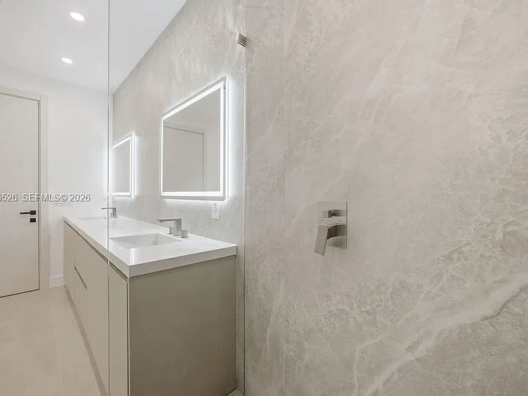 1337 NE 13th Ave #1337 — Photo 32