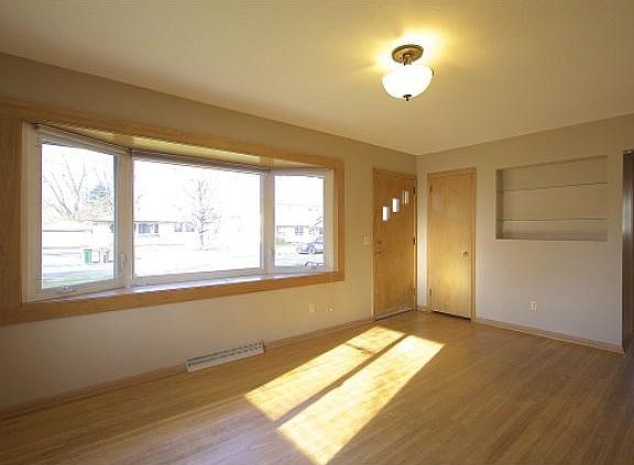 3rd image of 5526 Vera Cruz Ave N