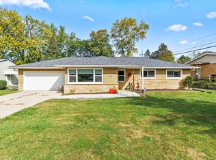 11026 W Courtland Ave, Wauwatosa, WI 53225