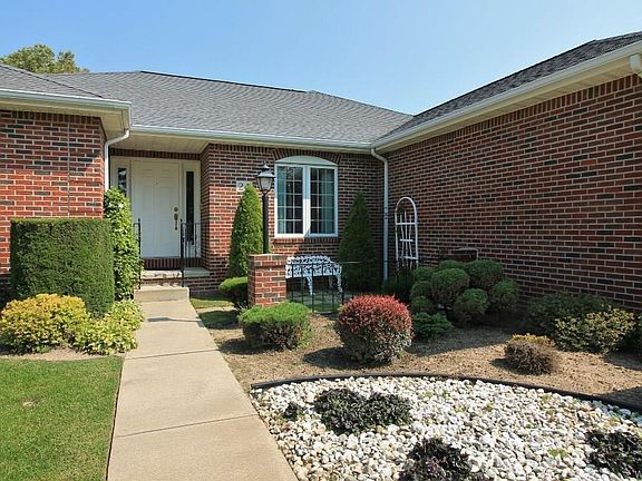 2nd image of 24 Joliet Ln
