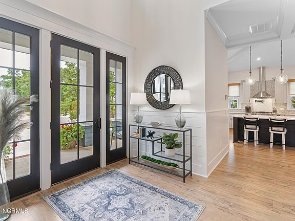 3rd image of 654 Kempton Court SE