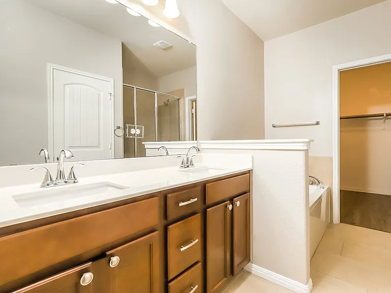 415 N Heatherwilde Blvd — Photo 13
