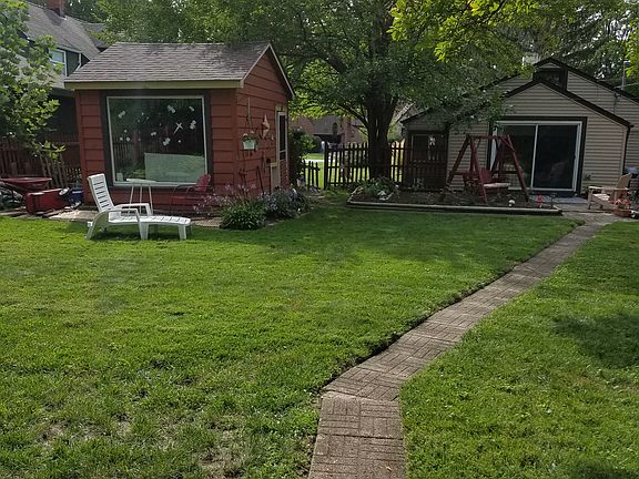5th image of 141 E 272nd St