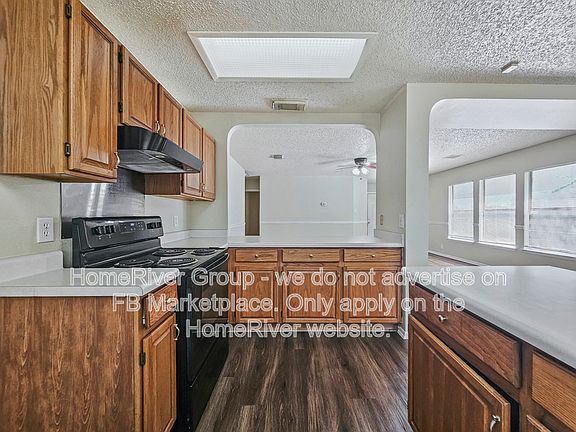 4th image of 9839 Kelton Dr