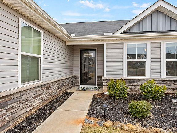 3rd image of 319 Fairmeadow Way