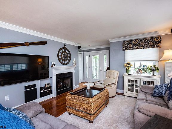 2nd image of 2817 Bayland Dr