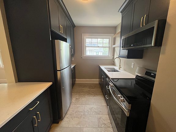 3rd image of 3700 Woodland Ave #4