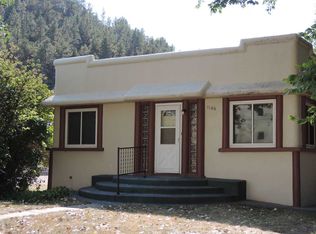 1106 S 6th St, Hot Springs, SD 57747