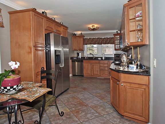 Gourmet Eat-In Kitchen