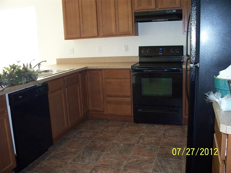 2nd image of 122 Aurich Ave