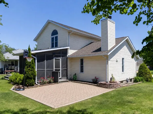 3010 Meadow Glen St, Marion, IA 52302