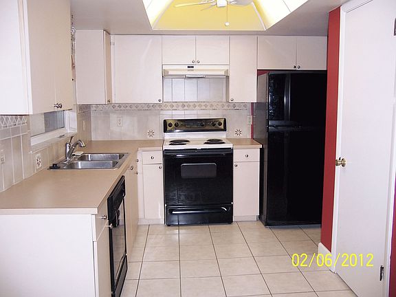 PANTRY,DISHWASHER,DISPOSAL,RANGE, ICE MAKER IN FRI