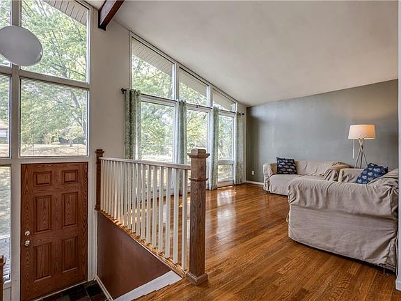 3rd image of 1316 Woodland Dr