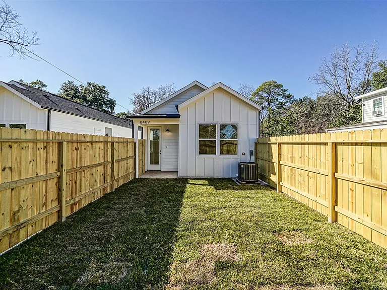 8409 Schneider St — Photo 19