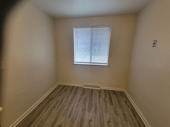 5th image of 239 E Oak Cliff Ct #6
