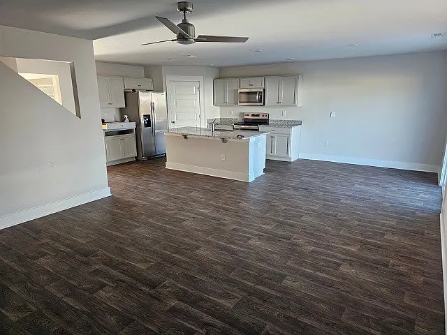 5 bed, 2511 sqft, $2,850 — Photo 3