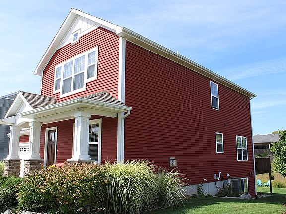 3rd image of 1071 Oakwood Dr