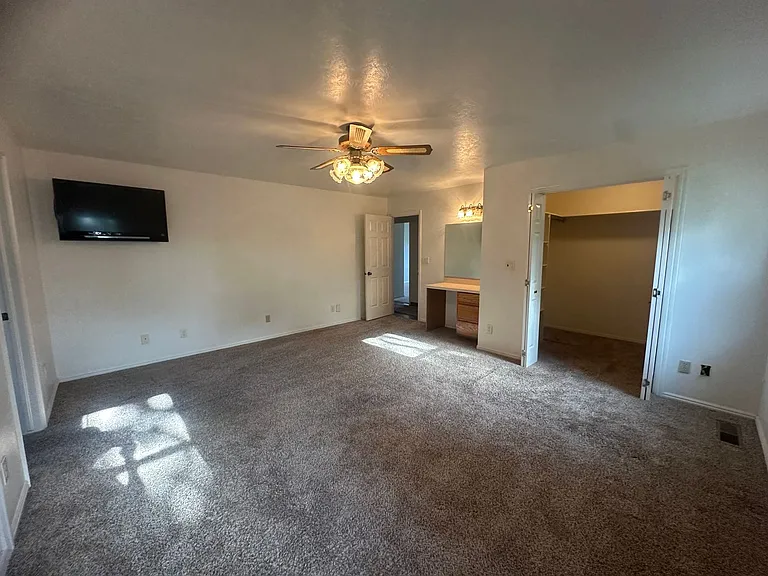 2268 S 2350 E — Photo 21