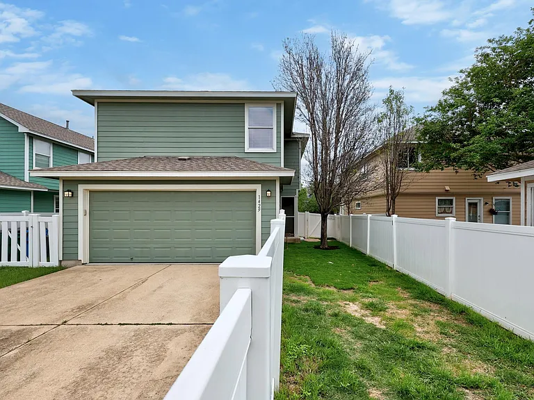1429 Davis Mountain Loop — Photo 26