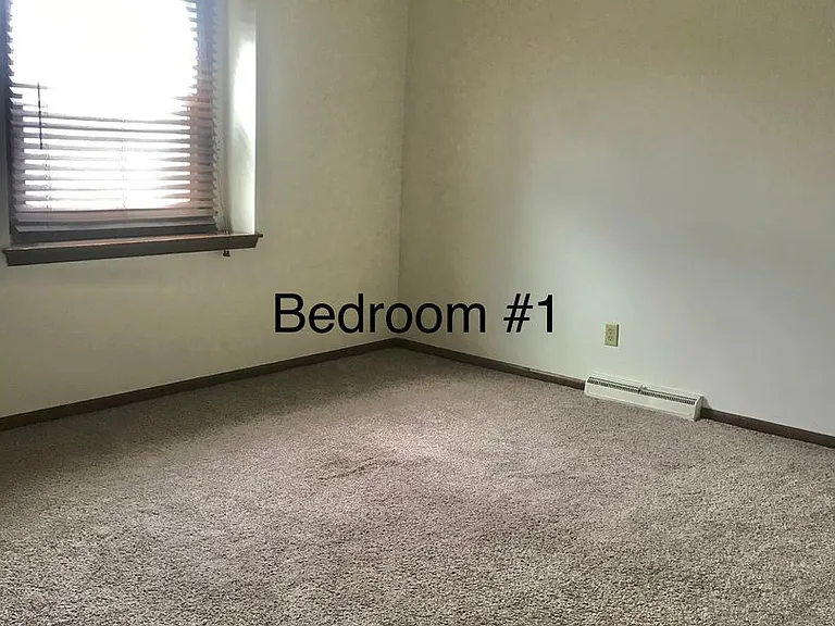 1040 Hunt Ave — Photo 2