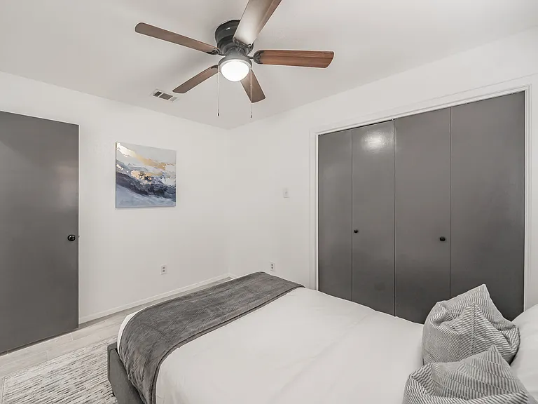 8901 Thompson Cir — Photo 35