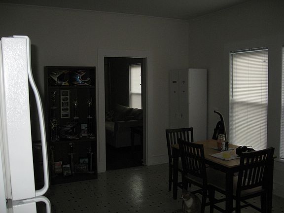 4th image of 218 Sharpe Ave