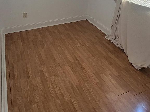 5th image of 2295 Hamilton Ave