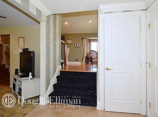 28 Toni Ct, Plainview, NY 11803