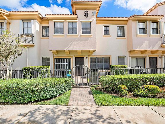 3rd image of 4716 N Grand Cypress Circle #4716
