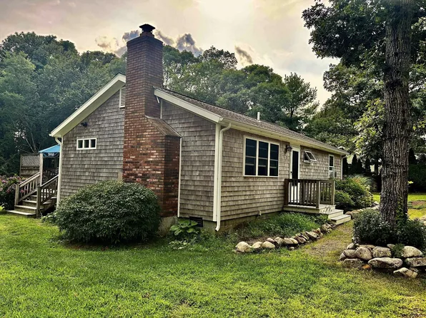 11 Stanley Street, Oak Bluffs, MA 02557