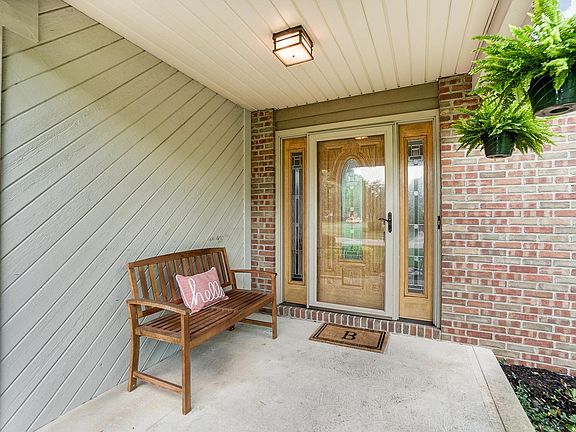 3rd image of 13114 Oakmere Dr