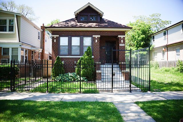 1st image of 6724 S Oakley Ave