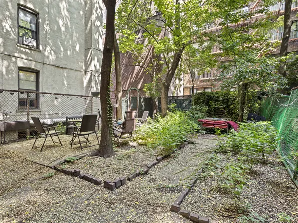 217 E 76th St APT 1C, New York, NY 10021
