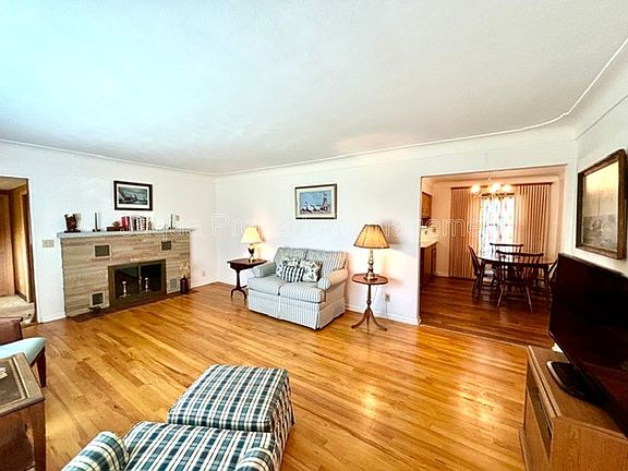 4th image of 2726 Applelane Ave