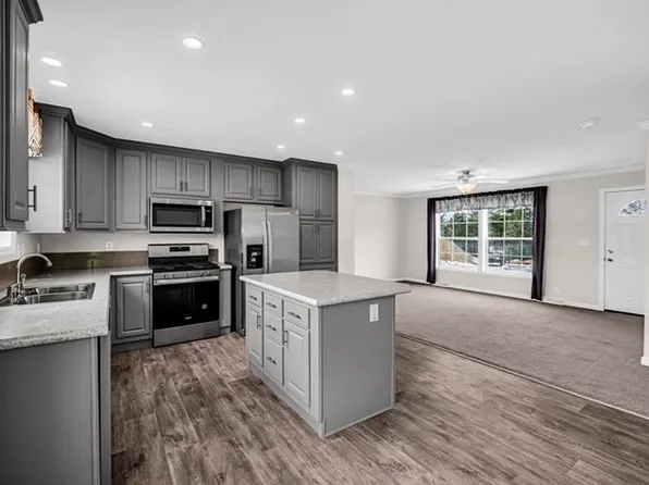 72 Topaz, Gardner, MA 01440