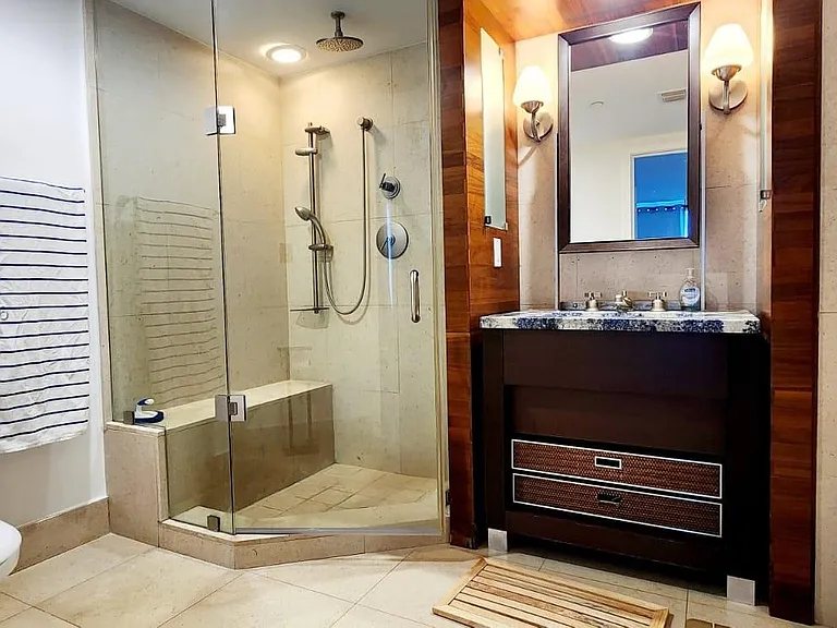 6801 Collins Ave #LPH05 — Photo 11