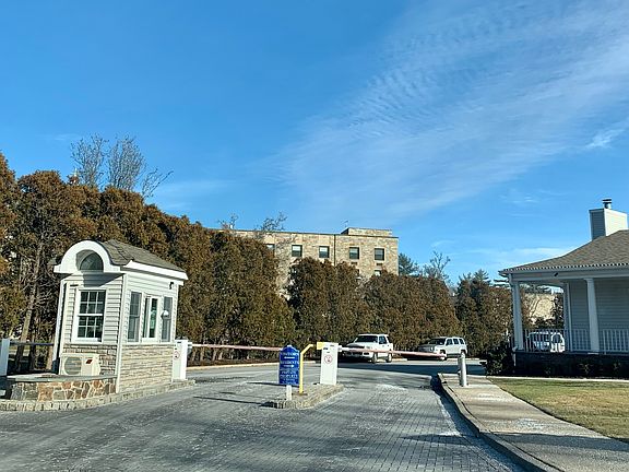 2nd image of 24127B Oak Park Dr #54B