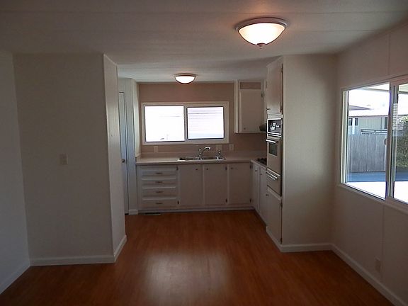4th image of 4425 Clares St Spc 15
