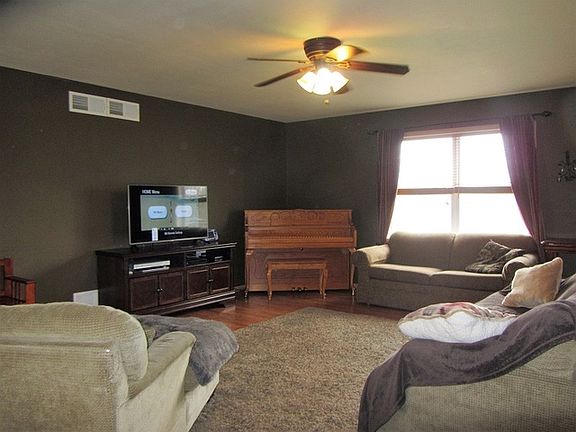 5th image of 22789 Woodlawn Ave