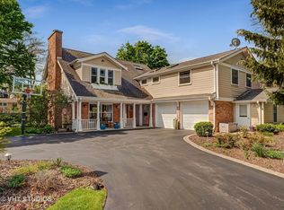 2525 Greenleaf Ave, Wilmette, IL
